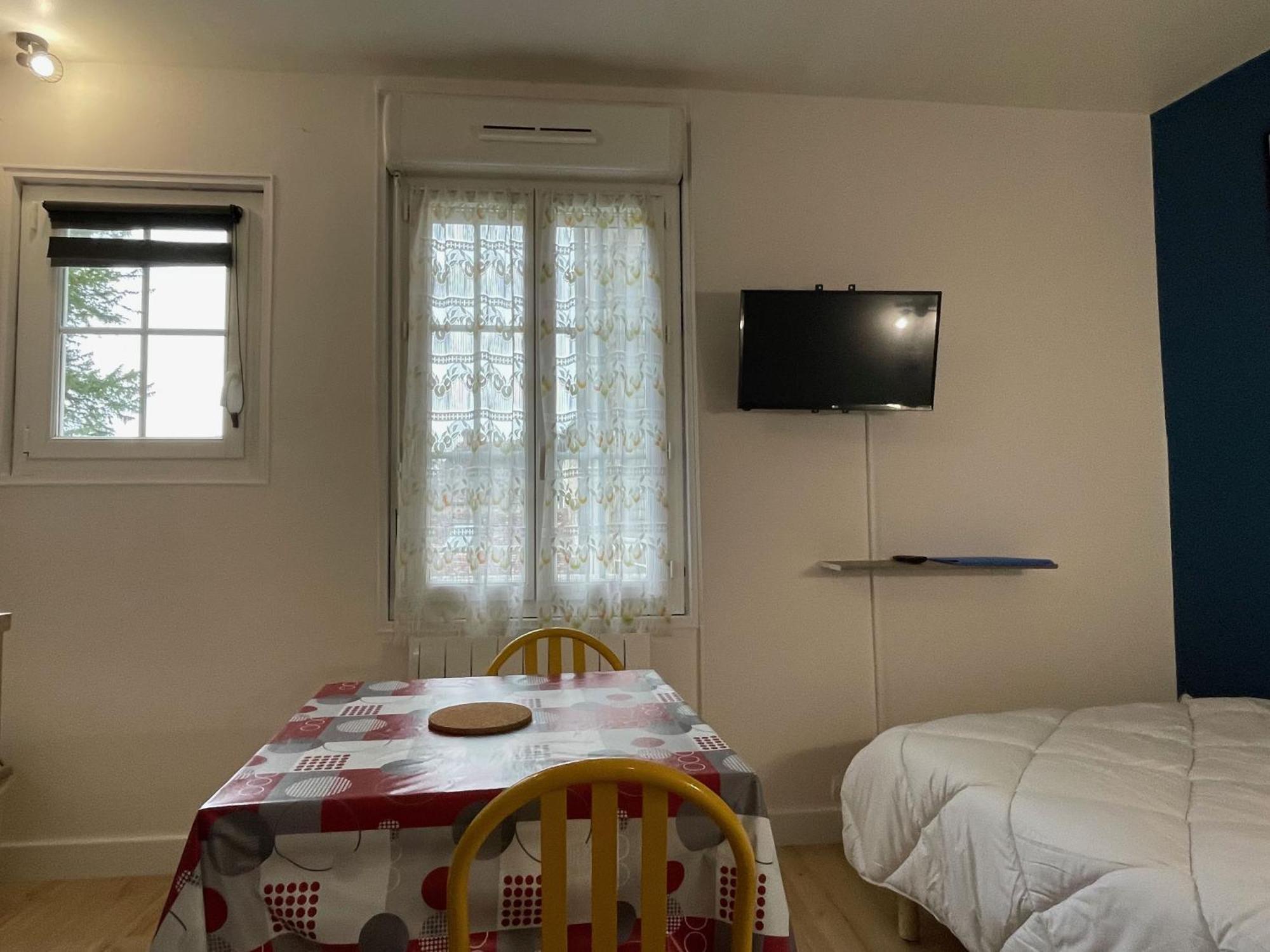 Meuble De Tourisme Dans Parc Arbore 1000M2 - Sejour-La-Roche Eperon La Roche-Posay Chambre photo